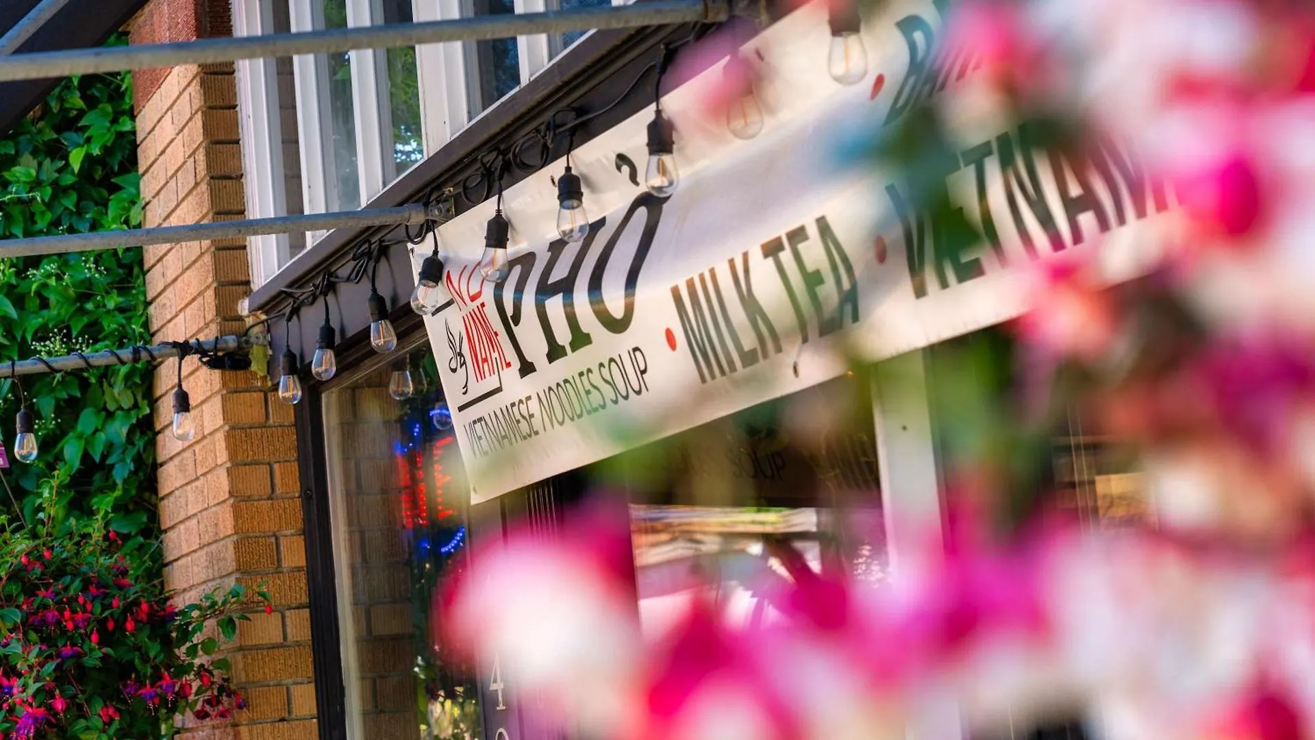 Stay Portland - The Little Tower - Local Vintage Shops & Eateries 0*,  USA